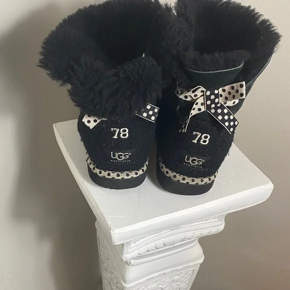 UGG Black Ankle Boots with Fur Lining - Picture 2 of 9